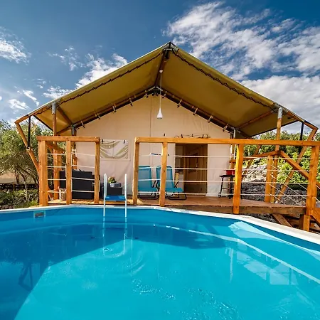 Krk Glamping Luxury tent Brusici